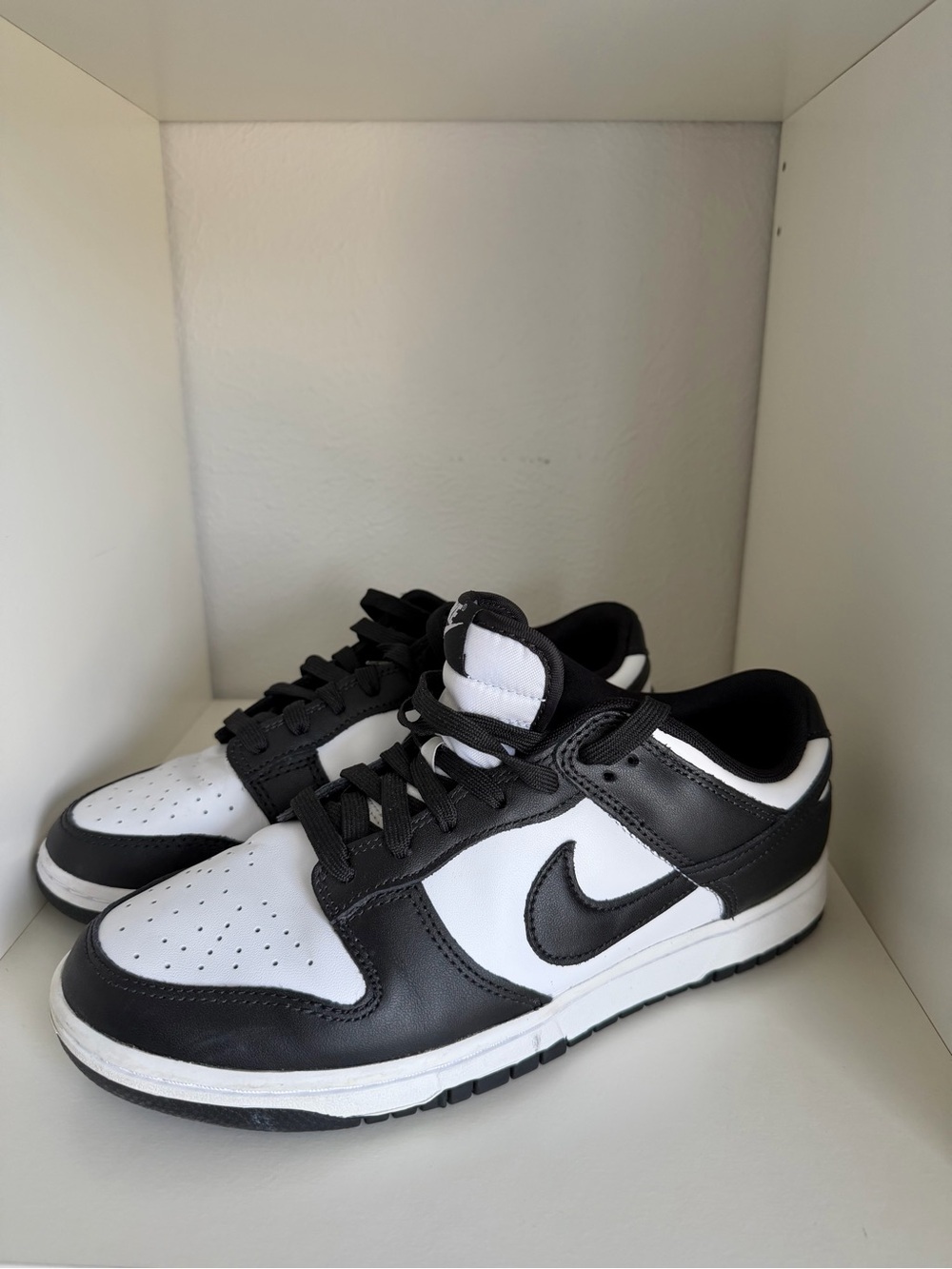 Nike Men’s Black and White Low-Top Sneakers